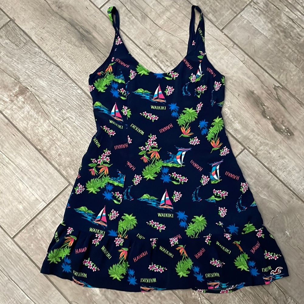 Woman’s Hollister cover up! Size Medium!!👍♥️